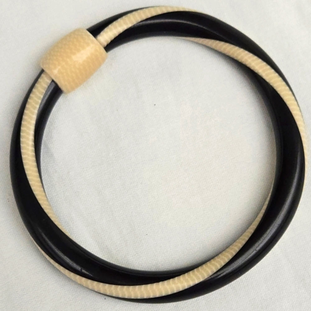 Vtg. LEA STEIN Cream and Black Swirl Cellulose Acetate Bangle Bracelet